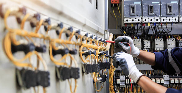 Professional Electrician technician working in Kincaid, IL